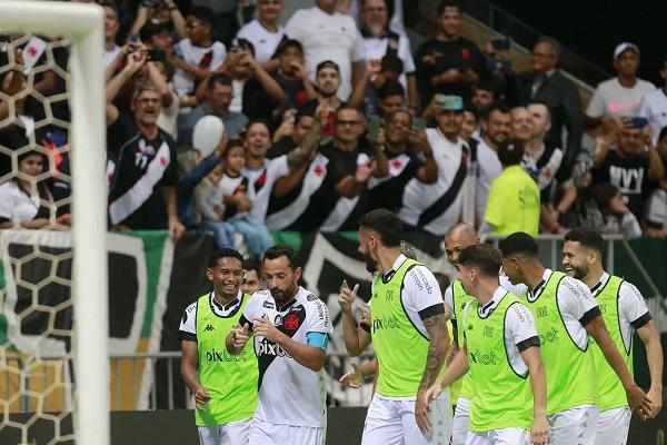 Análise: Vasco avança sem susto e consolida média de 19 finalizações por jogo no ano