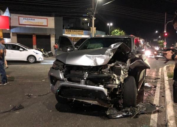 Carro do advogado ficou destru&iacute;do ap&oacute;s acidente em Teresina (Imagem:Reprodu&ccedil;&atilde;o)