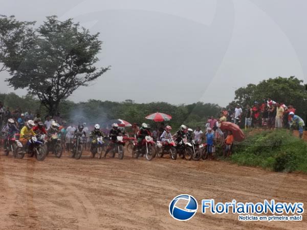 Emo&ccedil;&atilde;o em duas rodas e muita adrenalina marcaram o I Motocross Arena Show de Floriano.(Imagem:FlorianoNews)