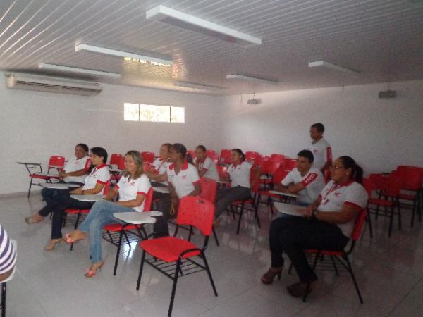 Cajueiro Motos homenageia m&atilde;es colaboradoras.(Imagem:FlorianoNews)