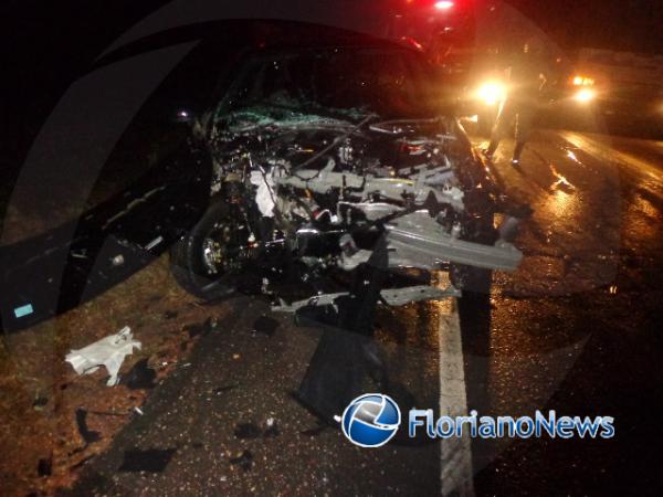 Colis&atilde;o frontal entre carros deixa tr&ecirc;s pessoas feridas na PI-140(Imagem:FloriaoNews)