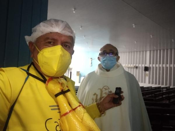Frei James Carneiro e rep&oacute;rter Amarelinho(Imagem:FlorianoNews)