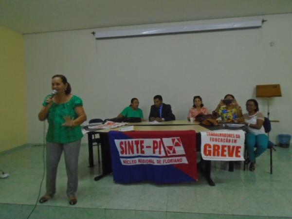 Professora L&eacute;a Almeida(Imagem:FlorianoNews)