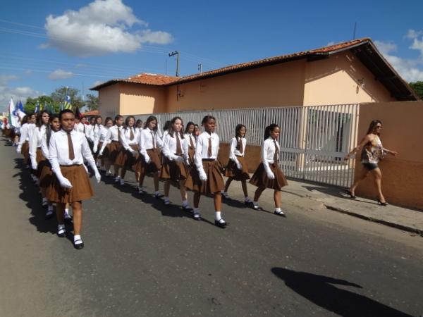 Col&eacute;gio Industrial comemora o 43&deg; anivers&aacute;rio com desfile c&iacute;vico(Imagem:FlorianoNews)