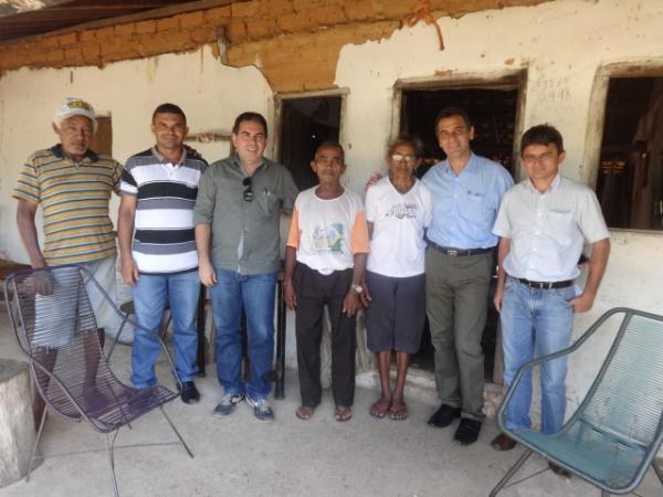Prefeito Gilberto J&uacute;nior realizou visitas &agrave;s estradas rurais do munic&iacute;pio.(Imagem:FlorianoNews)