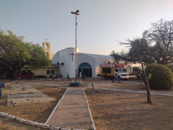 Comunidade se re&uacute;ne na Igreja Matriz de Nossa Senhora das Gra&ccedil;as para celebrar o padroeiro dos animais e da natureza.(Imagem:FlorianoNews )