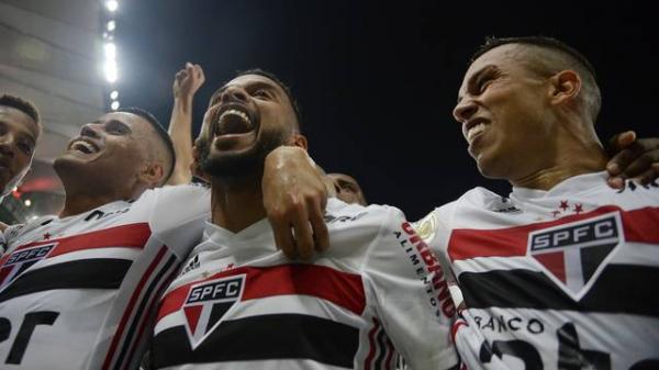 Com pênalti marcado com auxílio do VAR, Reinaldo decide, e São Paulo bate Fluminense