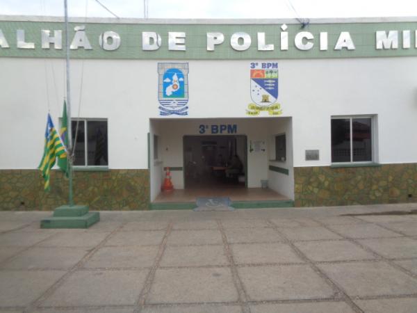 Motocicleta é furtada de dentro de residência em Floriano