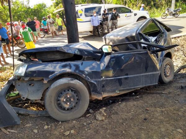 Dois jovens morrem após carro colidir contra árvore em Uruçuí, no Sul do Piauí
