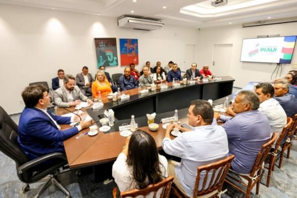 Governador recebe lideran&ccedil;as de Altos e Miguel Alves para estabelecer a&ccedil;&otilde;es priorit&aacute;rias em cada munic&iacute;pio(Imagem: Jorge Bastos)