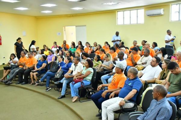 Prefeito de Floriano se re&uacute;ne com agentes de sa&uacute;de e de endemias para discutir melhorias para a categoria(Imagem:Secom)