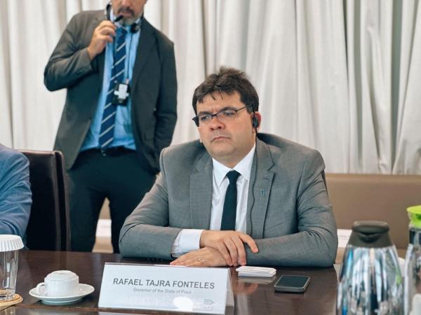 Governador trata de parcerias com um dos principais complexos marítimos do mundo, em Singapura