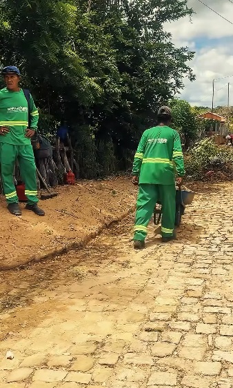 Mutirão de limpeza chega ao povoado Manga e reforça compromisso com bem-estar da população