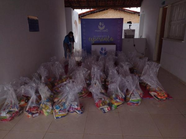 Ex-combatentes realizam entrega de cestas b&aacute;sicas arrecadadas na campanha 