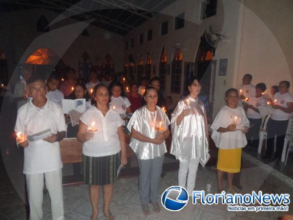 Fi&eacute;is participam da Vig&iacute;lia Pascal em Floriano.(Imagem:FlorianoNews)