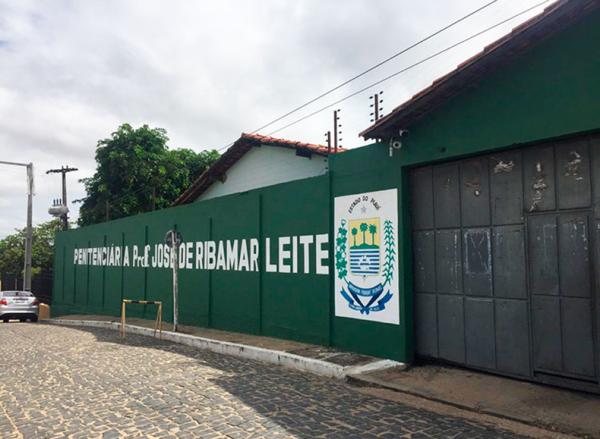 Mulher é suspeita de aliciar menores para prostituição na Casa de Custódia