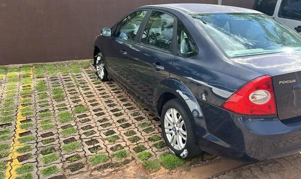 Ve&iacute;culo tamb&eacute;m foi apreendido(Imagem:Pol&iacute;cia Federal)
