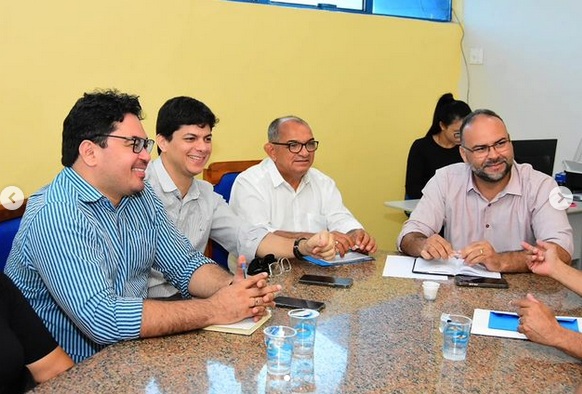 Presidente da Câmara de Floriano alinha pautas e promove momentos de descontração com vereadores