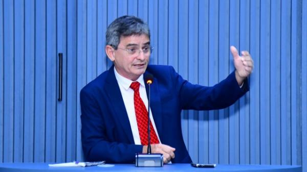 Edvaldo Araújo pede promulgação de lei por silêncio do Executivo de Floriano