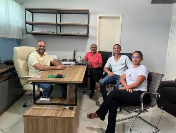 Vereador Joab Curvina busca parcerias para apoiar Casa de Acolhimento ao Idoso Manoel da Guia