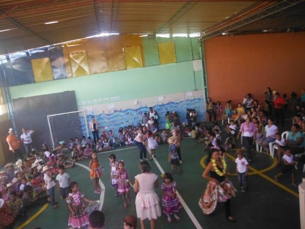 Escola Pequeno Pr&iacute;ncipe comemorou nesta quinta-feira o Dia do Folclore.(Imagem:FlorianoNews)