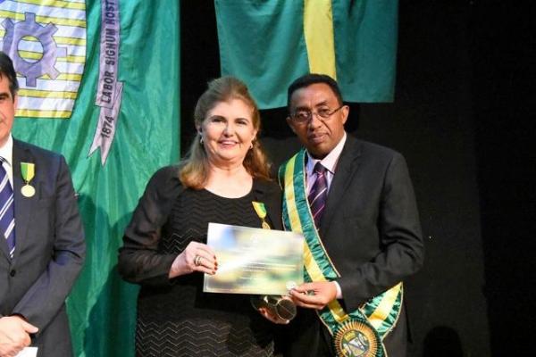 Autoridades recebem medalhas do Mérito