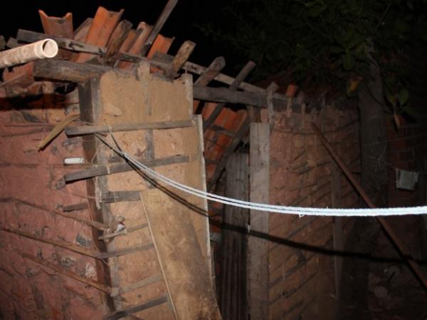 Casa desaba e três crianças ficam feridas na Zona Leste de Teresina