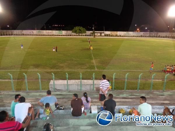 Atletas do Futuro vence Boca J&uacute;nior e disputar&aacute; final do campeonato baronense de futebol.(Imagem:FlorianoNews)