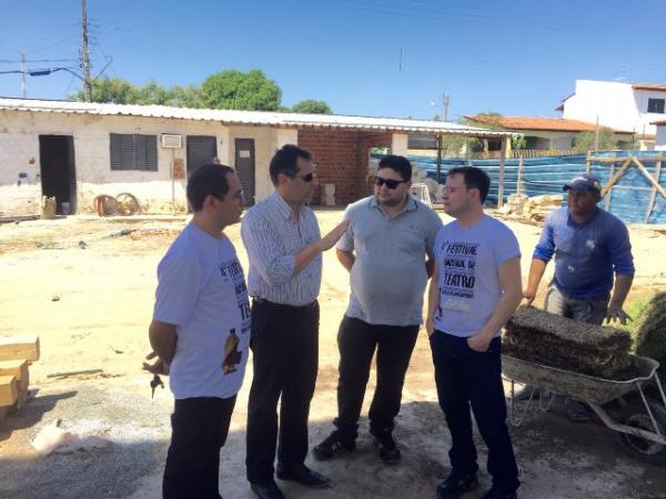 Gilberto J&uacute;nior e Secret&aacute;rio Estadual de Cultura visitam obra da Pra&ccedil;a CEU?s.(Imagem:Waldemir Miranda)