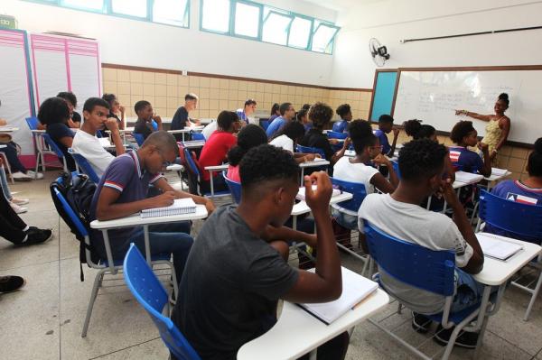 Com bolsa de R$200, estudantes podem receber monitoria em Português e Matemática; veja prazo de insc