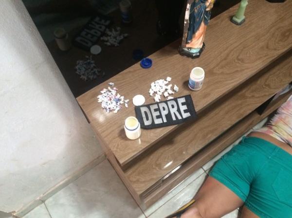 Mãe e filhos são presos suspeitos de tráfico de drogas em Teresina