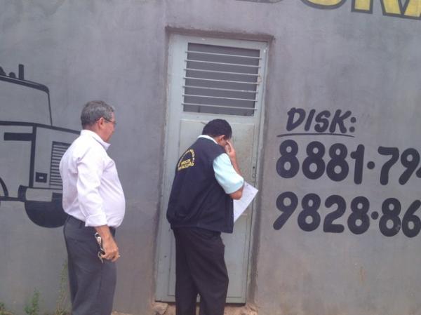 Procon faz vistoria em galpão onde combustível era adulterado no Piauí