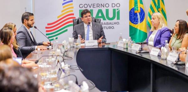 Governo do Piauí cumpre piso do magistério em janeiro e garante reajuste de no mínimo 6,27%