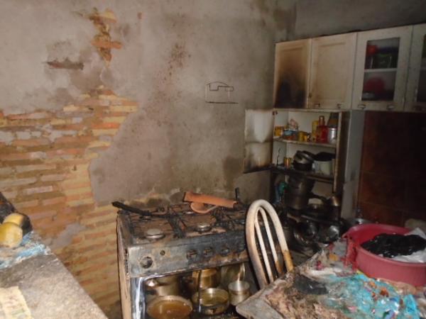 Vazamento em botijão de gás provoca incêndio em residência de Floriano