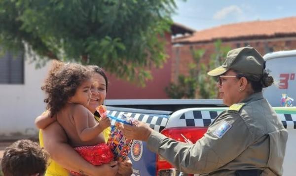 3º BPM de Floriano realiza ação solidária com entrega de presentes para crianças
