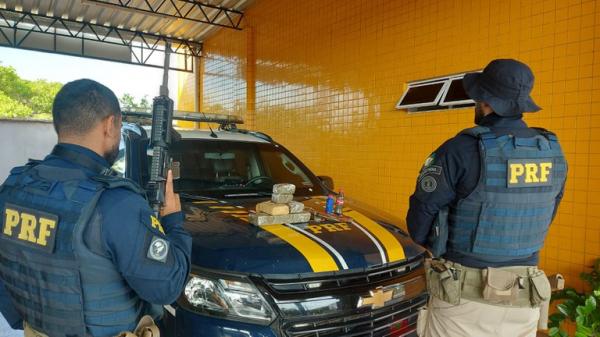 PRF apreende arma de fogo artesanal e maconha durante fiscalização de ônibus em Floriano