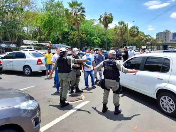 Protesto de motoristas de aplicativo contra alta no preço dos combustíveis tem confusão na Alepi
