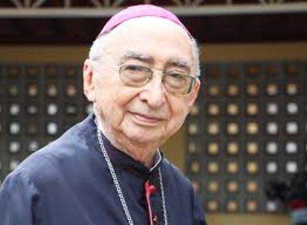 Fiéis se despedem de Dom Miguel; sepultamento ocorre às 11h