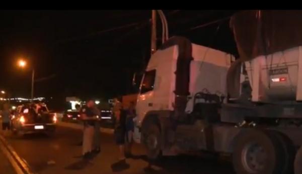 Motorista é atropelado e morto ao descer de caminhão e tentar atravessar BR-316