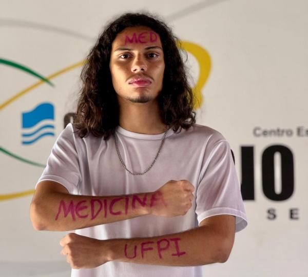 Estudante de escola pública estadual realiza sonho de ser aprovado em Medicina na UFPI
