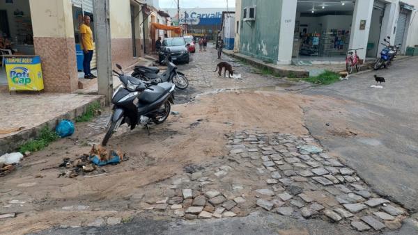 Operação tapa-buracos em ruas e avenidas de Floriano segue intensa em 2023