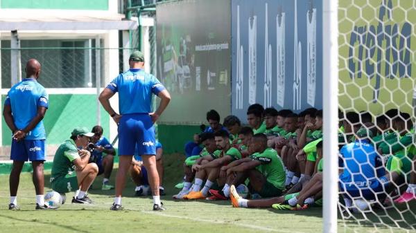 Palmeiras mexe no ataque e abre espaço para o maior reforço do ano; veja como fica o elenco