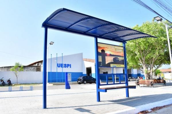 Prefeitura de Floriano executa projeto piloto de instalação de paradas de ônibus.(Imagem:Secom)