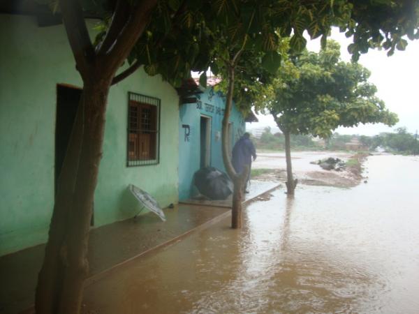 Rua Fernando Marques, bairro Bosque - alagado(Imagem:reda&ccedil;&atilde;o)