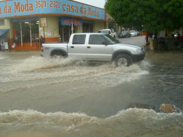 Cruzamento da Av. Get&uacute;lio Vargas(Imagem:Floriano News)