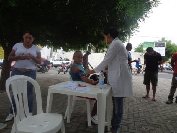 Acadêmicos da UFPI realizam manhã de ação social na Praça Dr. Sebastião Martins.(Imagem:FlorianoNews)