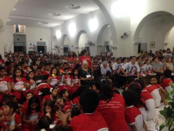 Comoção e homenagens marcam missa de Sétimo Dia da professora Solimar