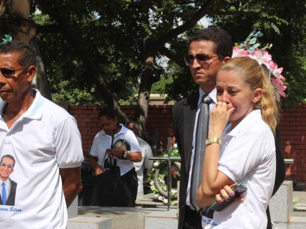 Prima do estudante disse que fam&iacute;lia espera por justi&ccedil;a.(Imagem: Catarina Costa/G1)