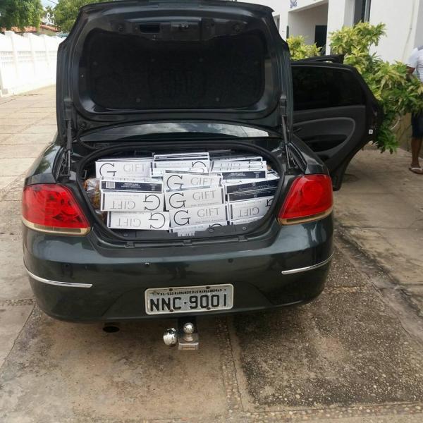 For&ccedil;a T&aacute;tica apreende R$ 7 mil em carga de cigarros no Centro de Floriano.(Imagem:Divulga&ccedil;&atilde;o/Pol&iacute;cia Militar)