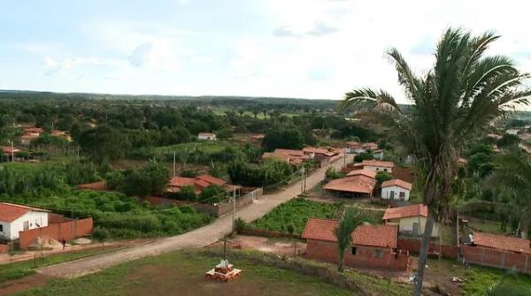 Casal é encontrado morto dentro de casa; polícia suspeita de troca de facadas durante briga